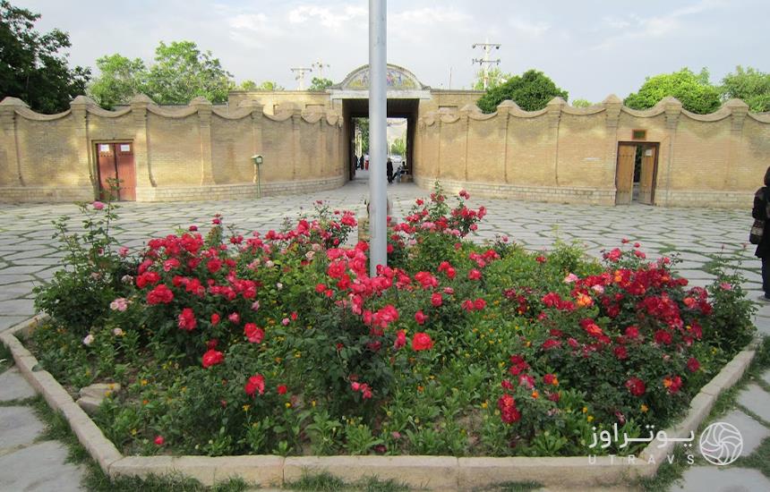 ورودی باغ عفیف آباد